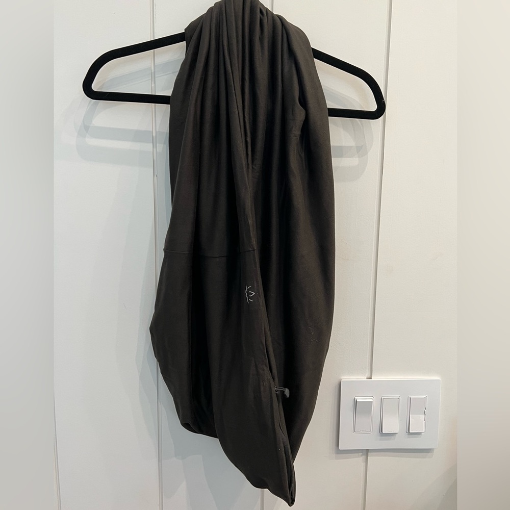 Beyond Yoga infinity scarf with zipper pocket. Like new.